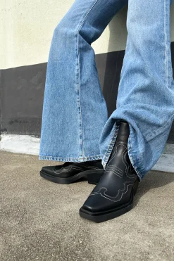 CPH232 Leather Black